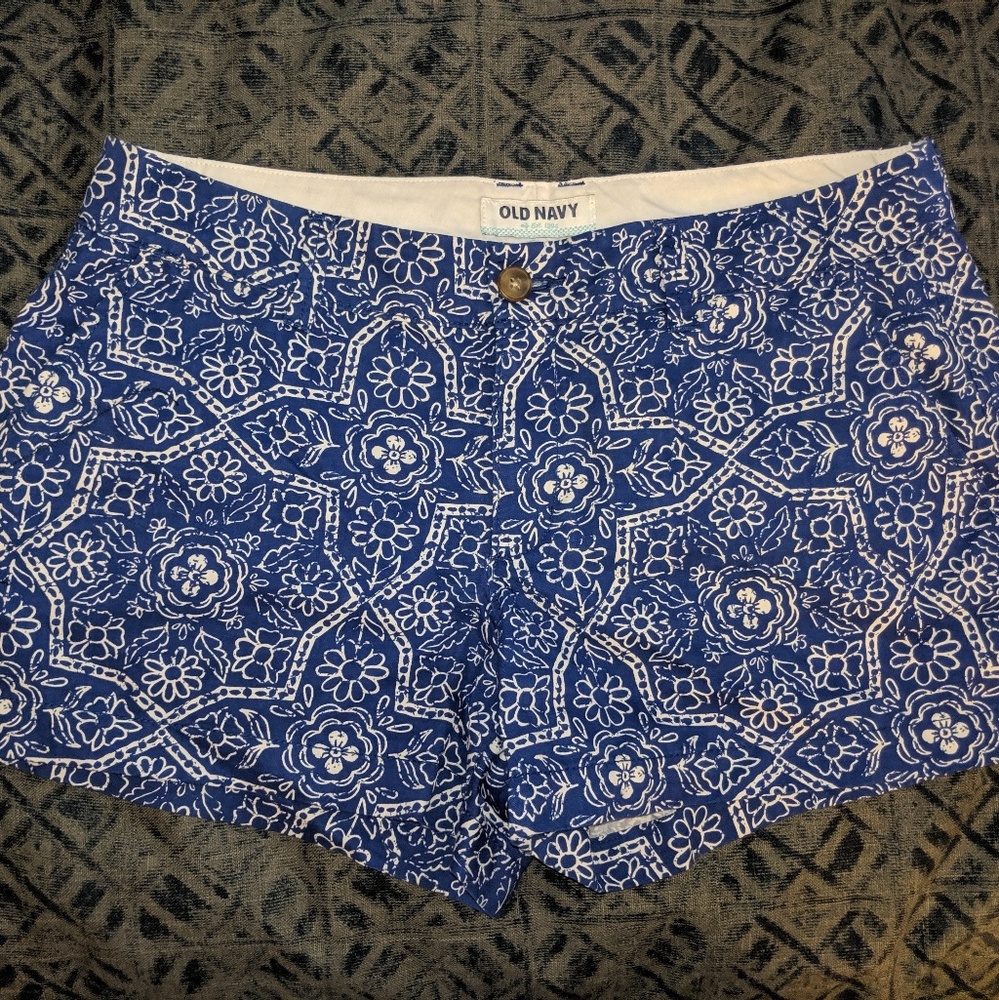 LIKE NEW Old Navy Size 8 Blue and White Shorts